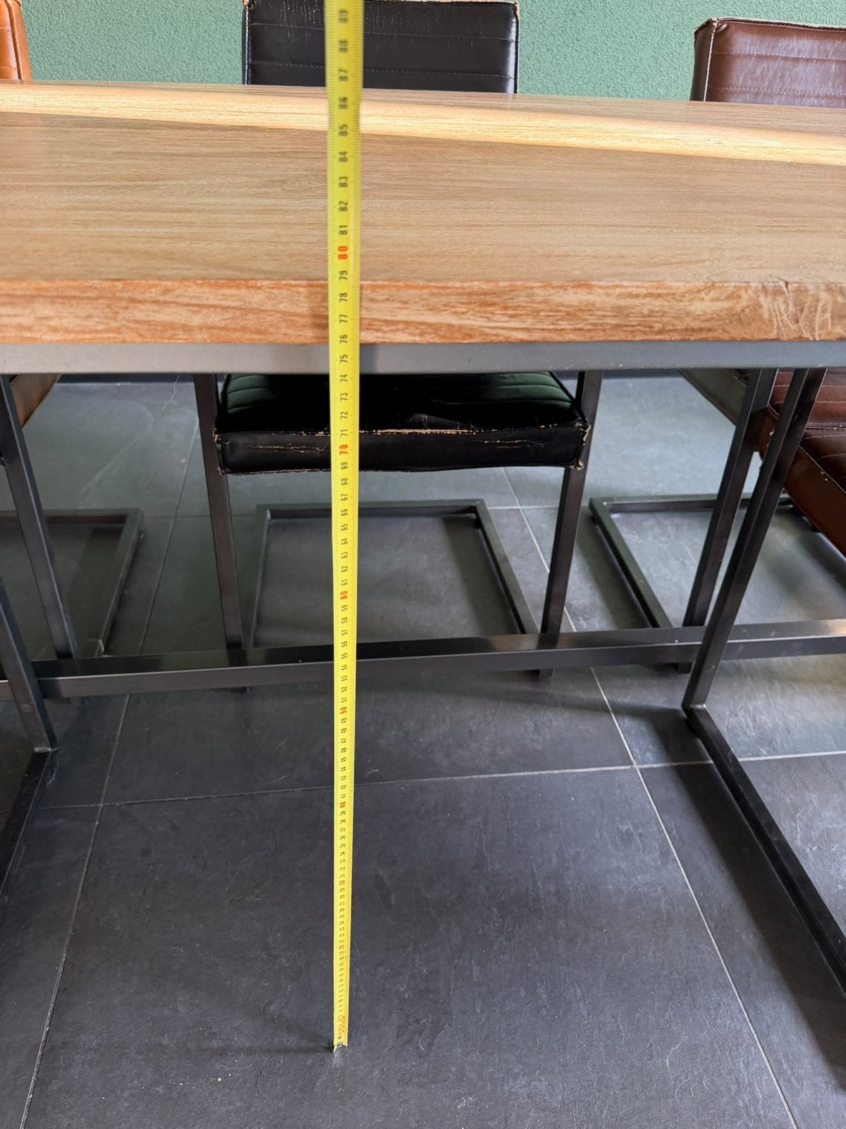 Eettafel met metalen onderstel en houten blad, Ophalen, Gebruikt, 200 cm of meer, 50 tot 100 cm