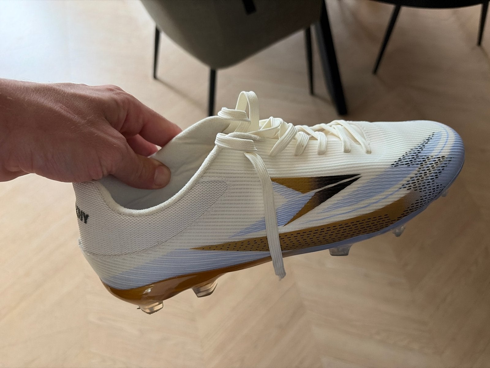 Voetbalschoenen wit/blauw/goud - Maat 45, Ophalen of Verzenden, Zo goed als nieuw, Schoenen