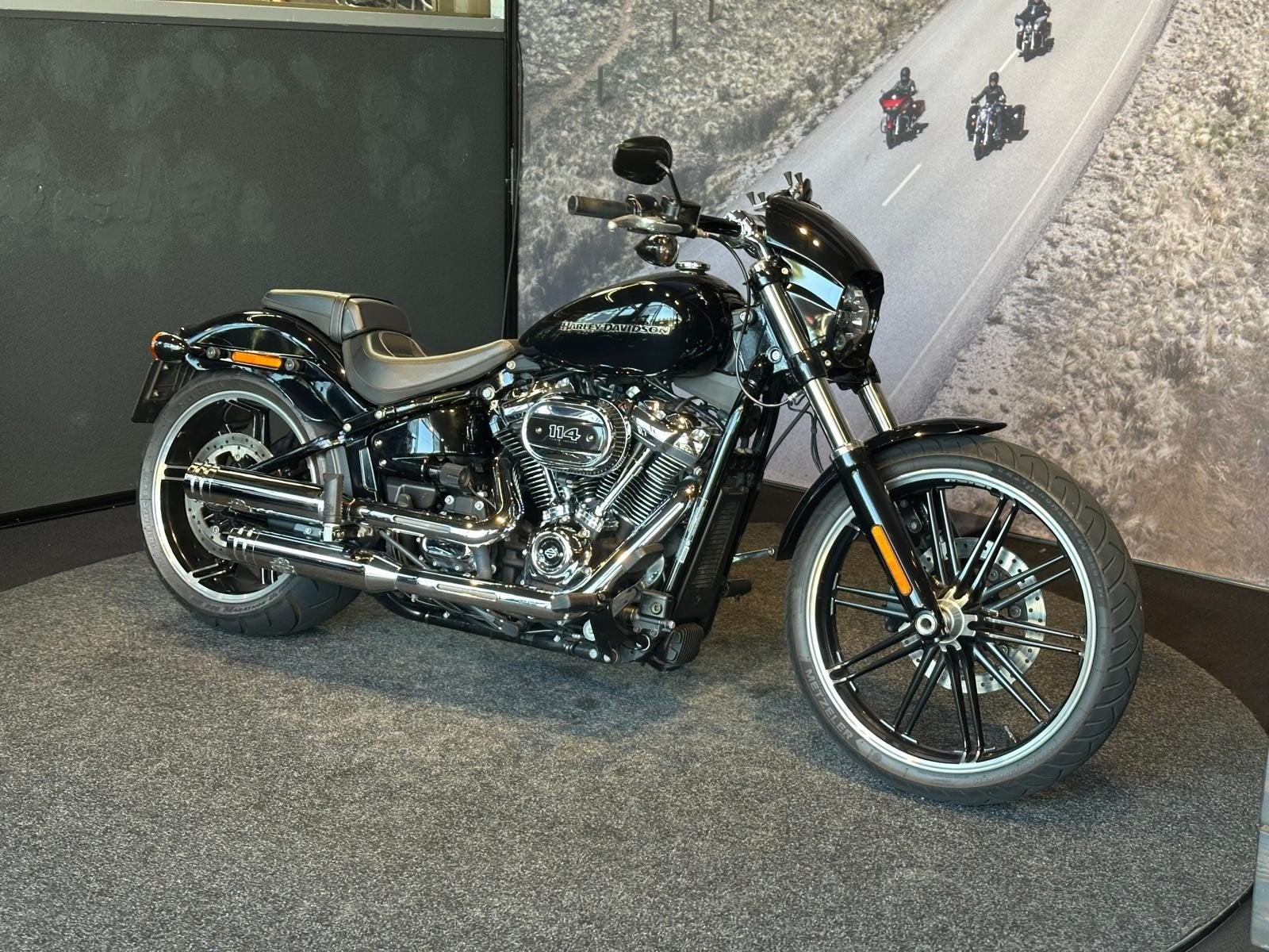 Harley-Davidson FXBR BREAKOUT (bj 2019), Laan van Vredenoord 33
2289 DA  RIJSWIJK, NL, Bedrijf, Overig, Sales@harleydavidsonrotterdam.nl