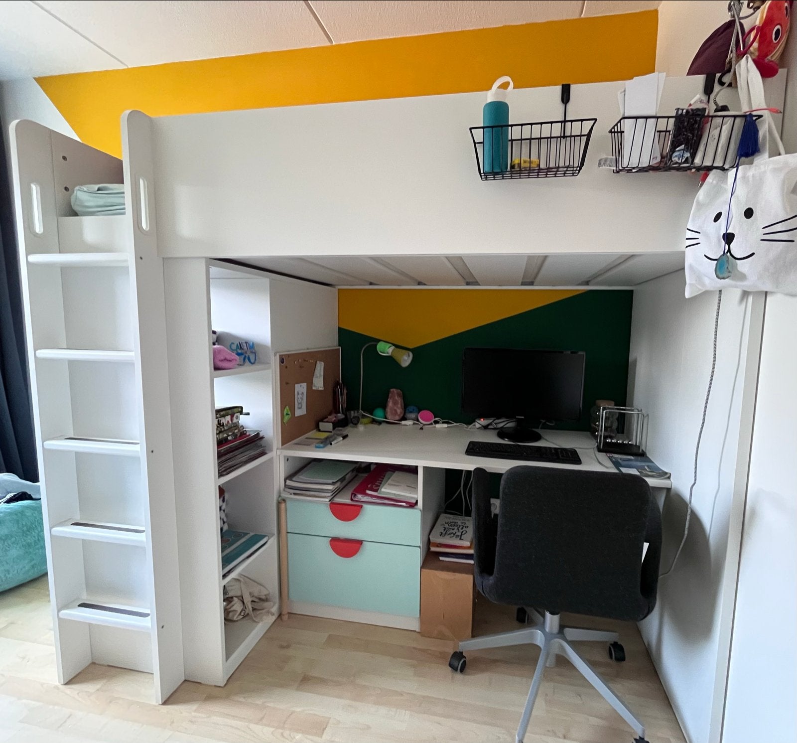 SMÅSTAD Hoogslaper wit met kledingkast/bureau, Huis en Inrichting, Ophalen, Gebruikt, Eenpersoons, 200 cm
