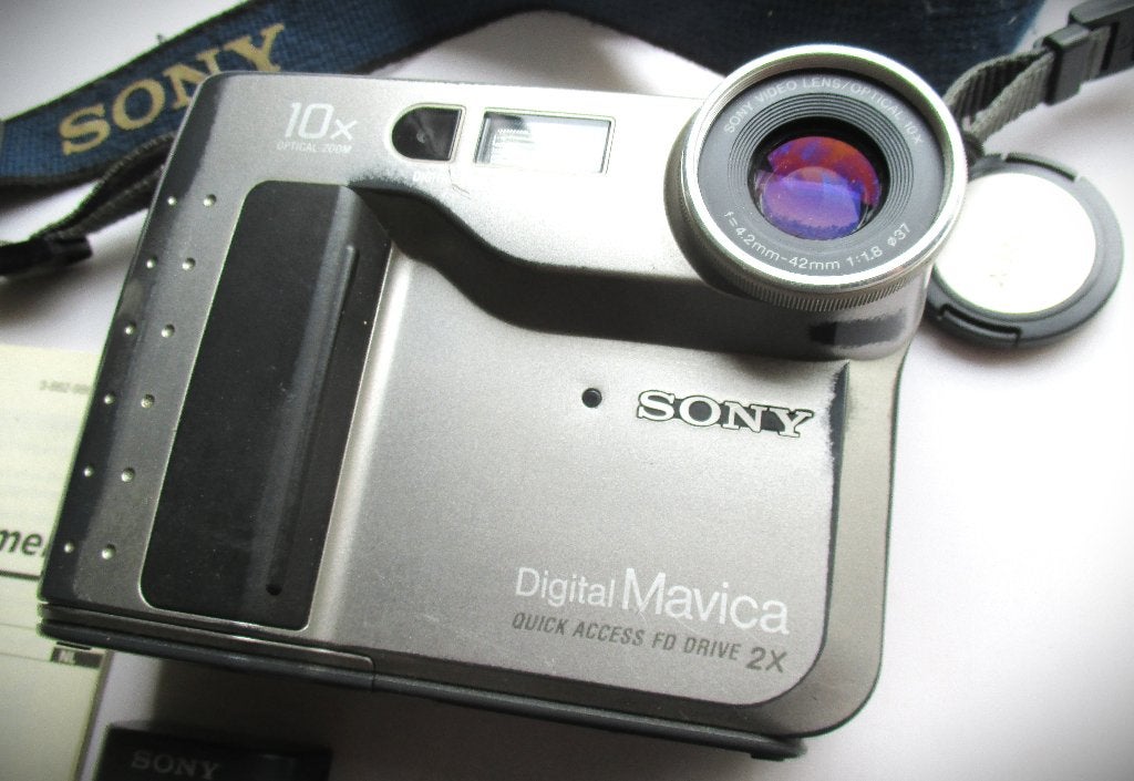 Sony Mavica Digital MVC-FD71~Vintage Camera jrn 90 + Oplader, Audio, Tv en Foto, Ingebouwde flitser, Gebruikt, Overige typen, Ophalen of Verzenden
