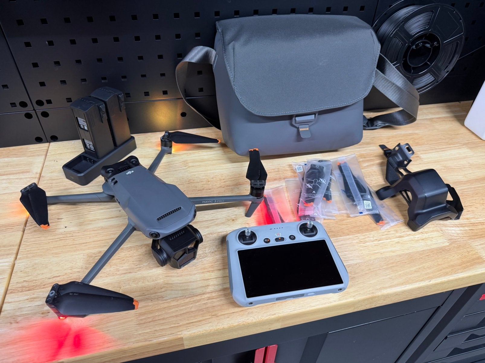 DJI Mavic 3 Pro (incl. Fly more bundel), Ophalen of Verzenden, Zo goed als nieuw