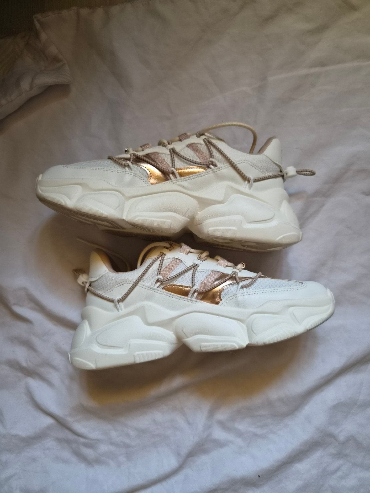 Steve Madden Spectator Sneakers - Crème Roségoud, Kleding | Dames, Schoenen, Ophalen of Verzenden, Zo goed als nieuw, Beige, Sneakers of Gympen
