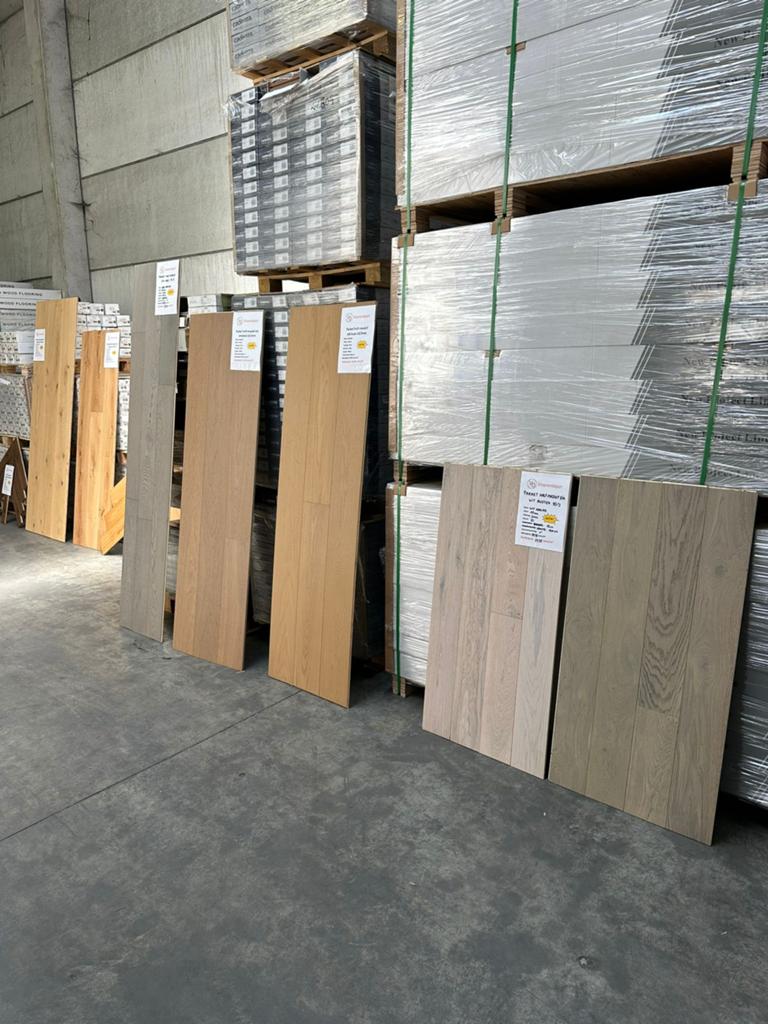 Outletverkoop vloeren donderdag 14 mei, 60 cm of meer, Ophalen of Verzenden, Zo goed als nieuw, 10 m² of meer