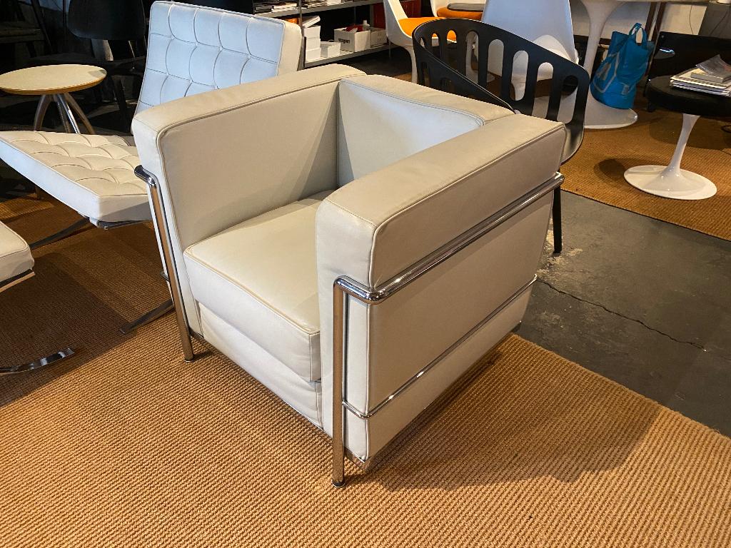 LC2 Le Corbusier, Huis en Inrichting, Fauteuils, Nieuw, Leer, 50 tot 75 cm, Ophalen