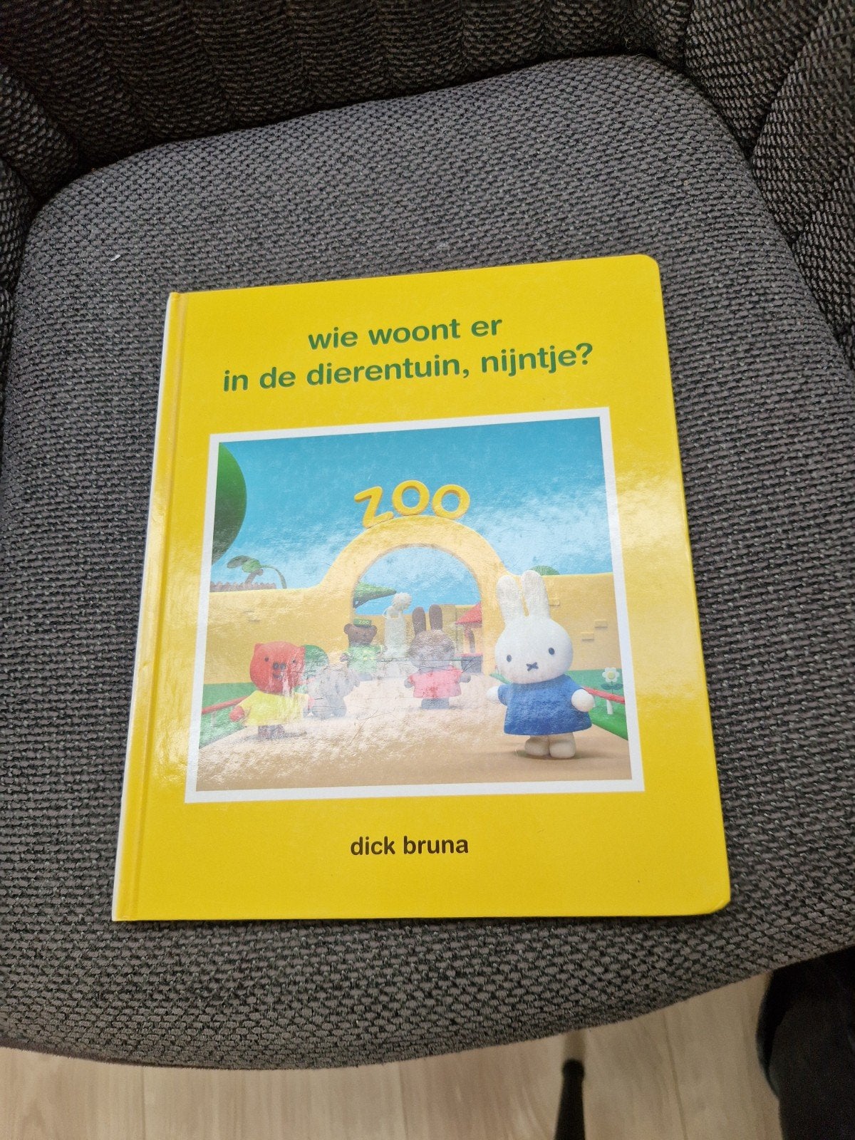 Nijntje in de dierentuin en nijntje wordt kunstenaar, Ophalen of Verzenden, Zo goed als nieuw, Dick Bruna, 1 tot 2 jaar