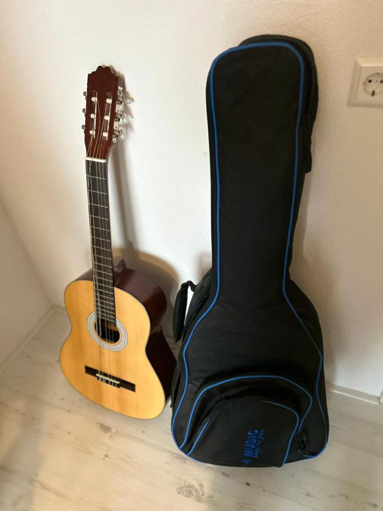 Gitaar nieuw helaas 1 gebroken snaar., Ophalen, Zo goed als nieuw, Klassieke of Spaanse gitaar