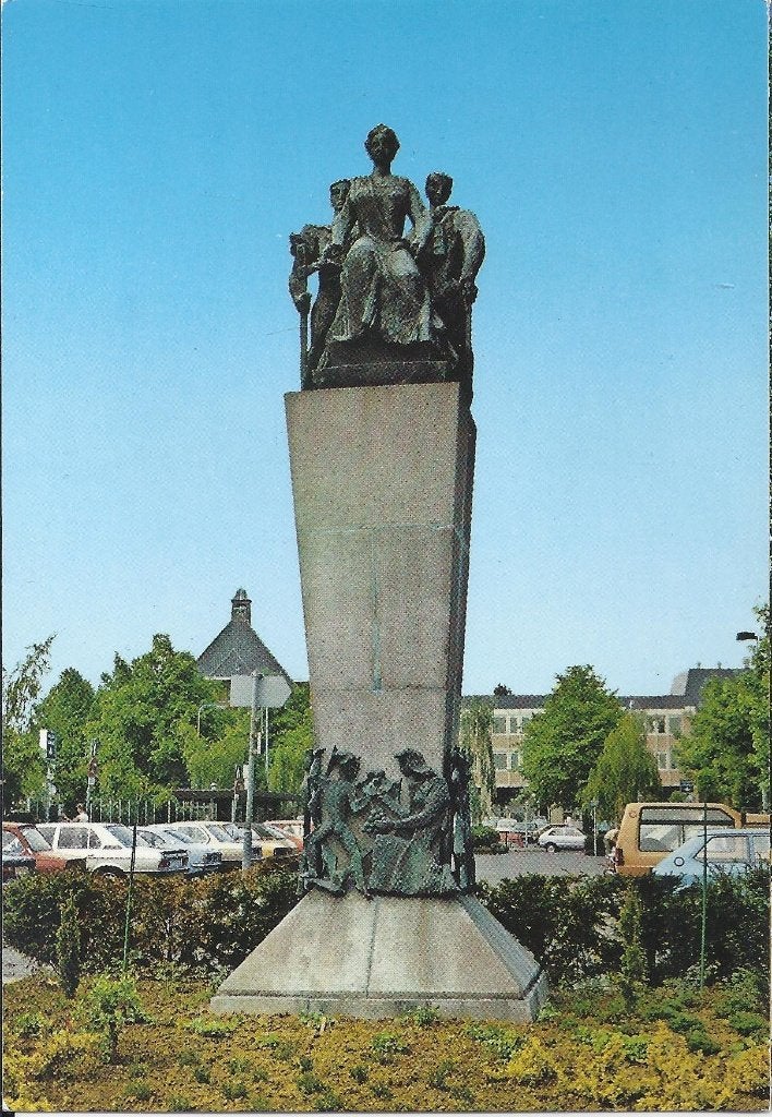 Geleen Wilhelminamonument ongelopen Ansichtkaart (B2759), Ophalen of Verzenden, 1980 tot heden, Ongelopen