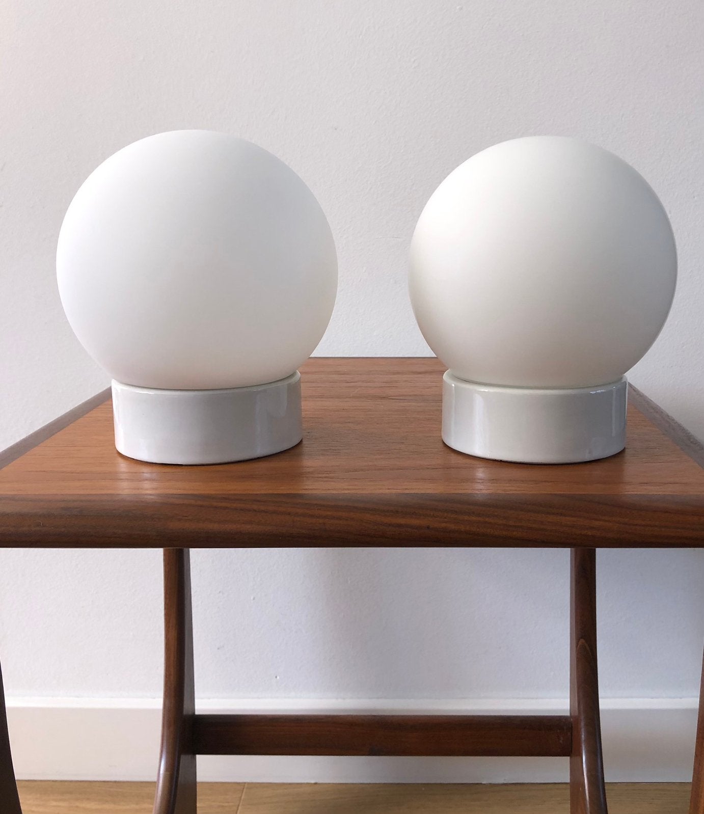 2 X Ifö Electric Classic globe bollamp plafondlamp, Huis en Inrichting, Lampen | Tafellampen, Wit, Zo goed als nieuw, Klassiek