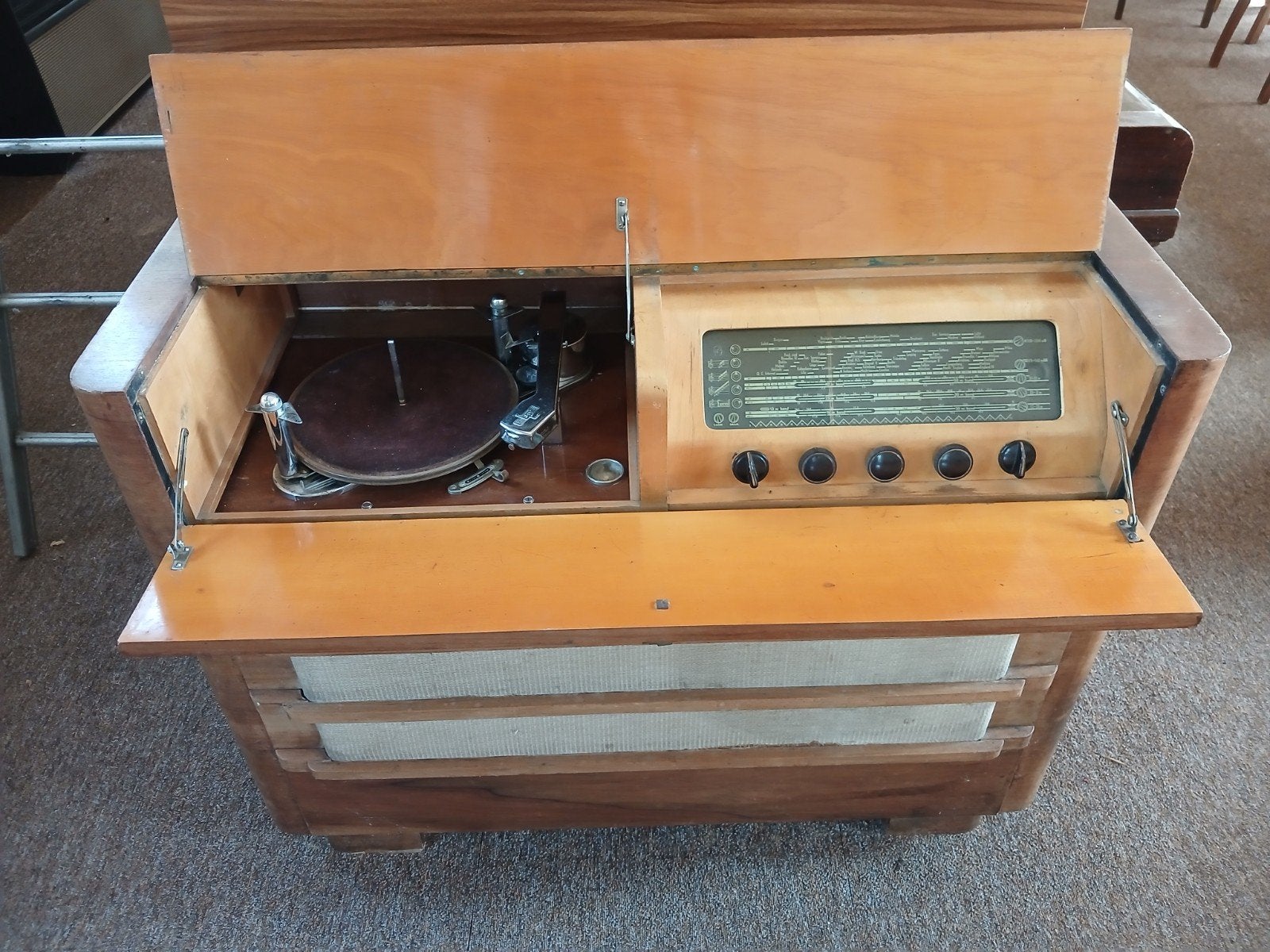 Lampenradio / platenspeler, Ophalen