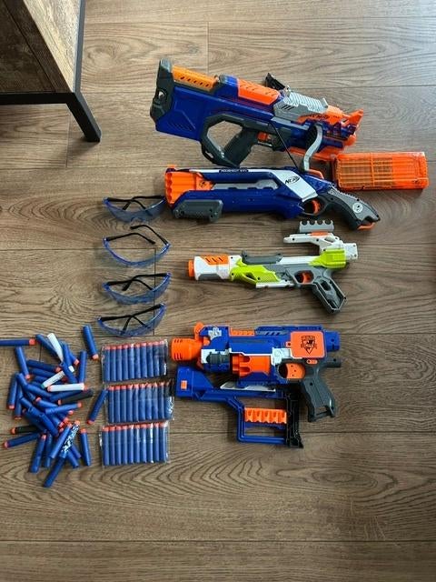 Complete Nerf set! 4 geweren + kogels + brillen, Kinderen en Baby's, Speelgoed | Buiten | Actiespeelgoed, Gebruikt, Ophalen