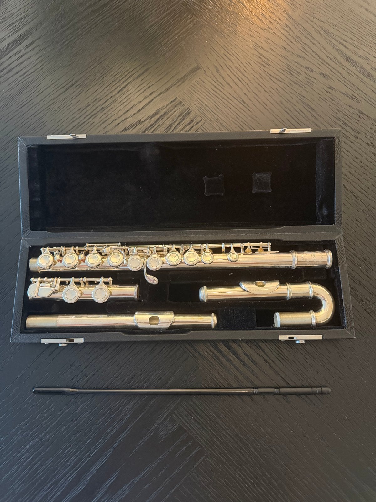 Dwarsfluit incl. gebogen kopstuk en koffer, Muziek en Instrumenten, Ophalen of Verzenden, Gebruikt, Dwarsfluit, Met koffer of tas