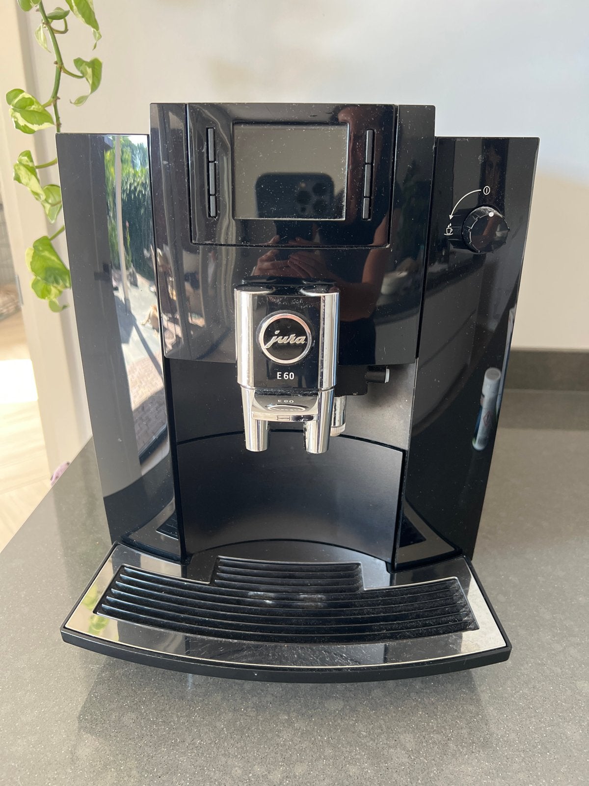 Jura E60 Koffiemachine - Zwart, Ophalen, Afneembaar waterreservoir, Gebruikt, 10 kopjes of meer