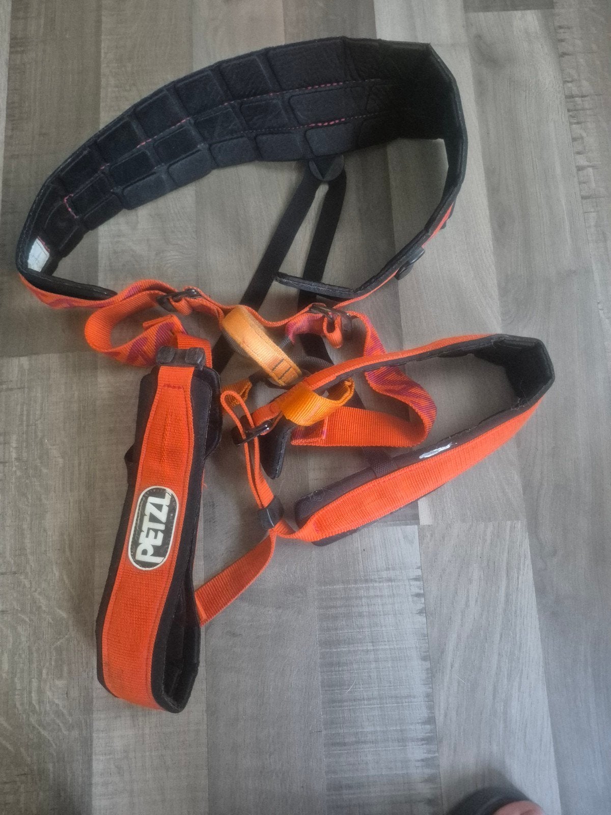 Petzl Klimharnas - Oranje en Zwart maat m/xl, Ophalen of Verzenden, Klimsport-accessoire