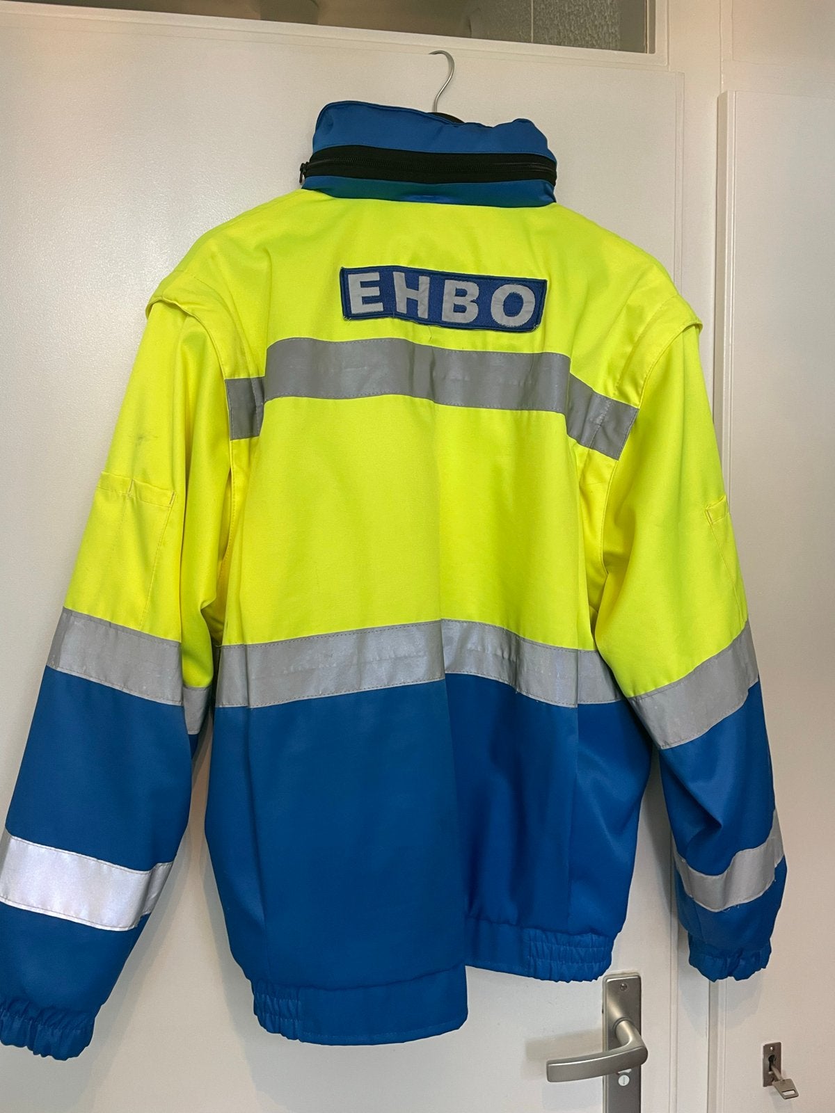 EHBO Jas - Geel/Blauw met reflecterende strepen - maat M, Ophalen of Verzenden, Gedragen, Maat 48/50 (M), Meerkleurig