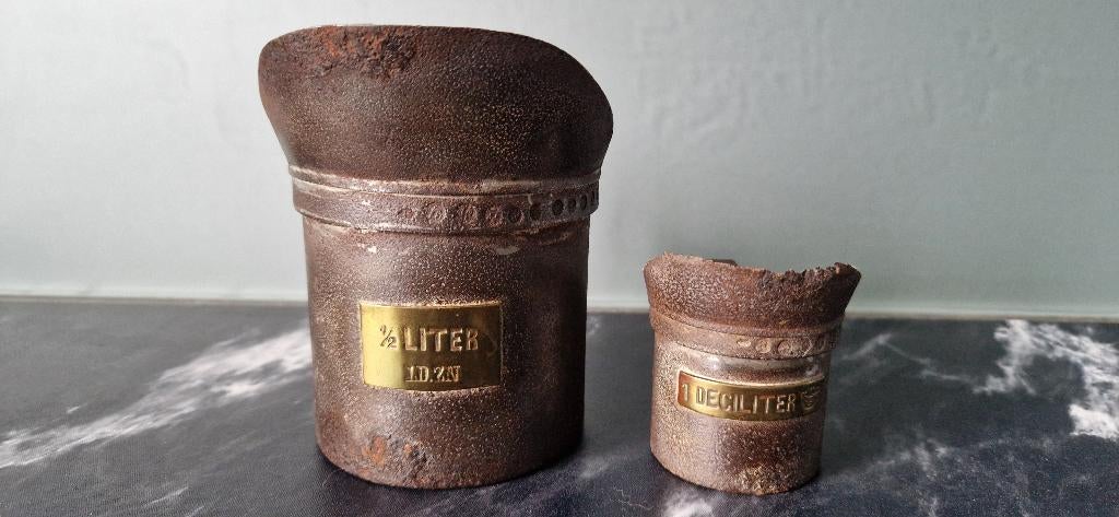 Antieke Metalen Maatbekers – Set van 2 stuks, Ophalen of Verzenden