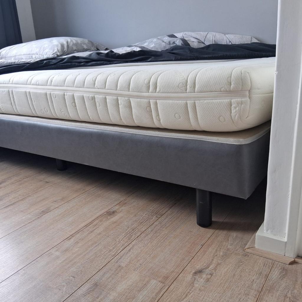 Comfortabel eenpersoonsbed met matras, Gebruikt, 90 cm, Eenpersoons, Ophalen of Verzenden