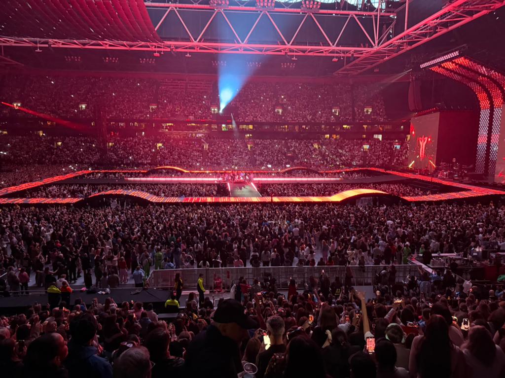 HARRY STYLES 30 MEI 2 stoelen en parkeerkaart P1, Twee personen, November