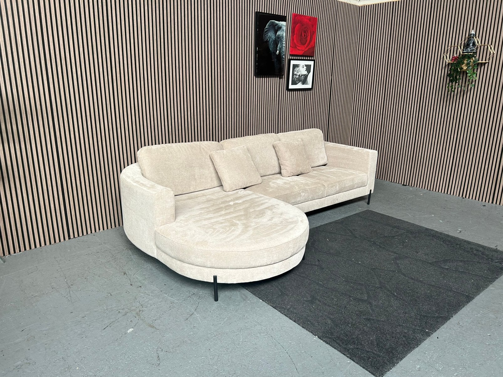 Foto 2 van GRATIS LEVERING BEIGE HOEKBANK 300X185 GEREINIGD