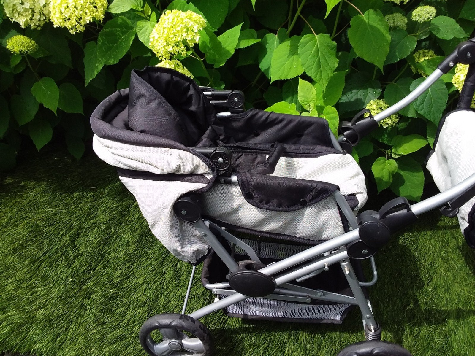 Poppenwagen/buggy. Grijs met zwart, Ophalen, Zo goed als nieuw