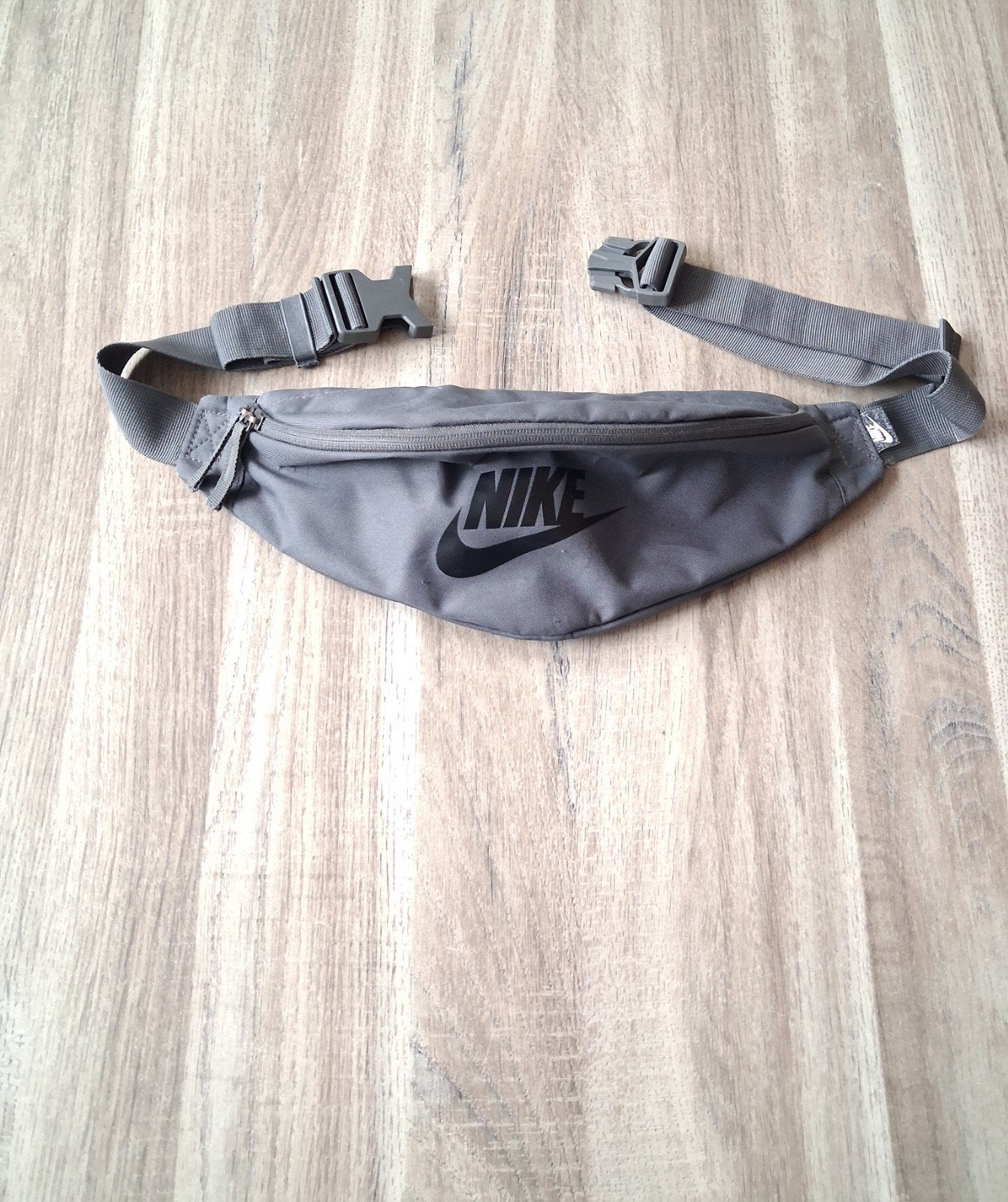 Nike heuptasje grijs, Ophalen of Verzenden, Zo goed als nieuw, Grijs
