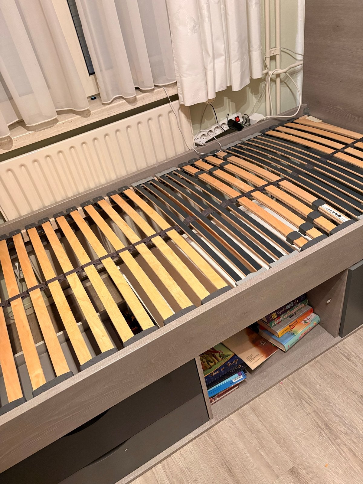 Eenpersoonsbed met lattenbodem en opbergruimte, Ophalen, Gebruikt, 90 cm, Eenpersoons
