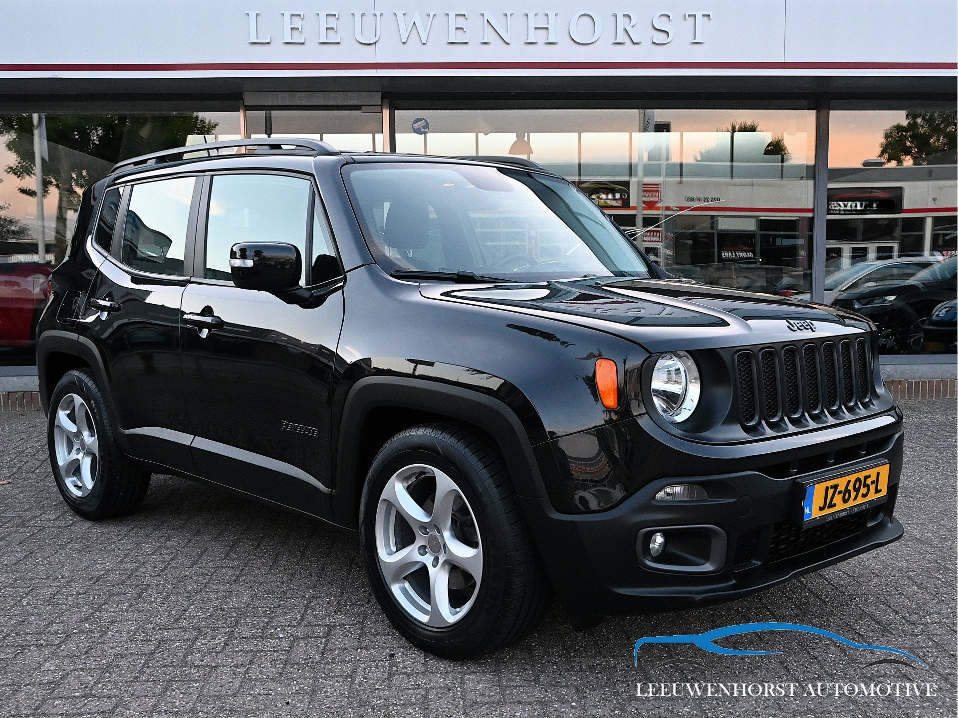 Jeep Renegade 1.4 MultiAir Longitude Automaat, stuur-stoelve, Auto's, Jeep, Dealer onderhouden, Gebruikt, 4 cilinders, Zwart