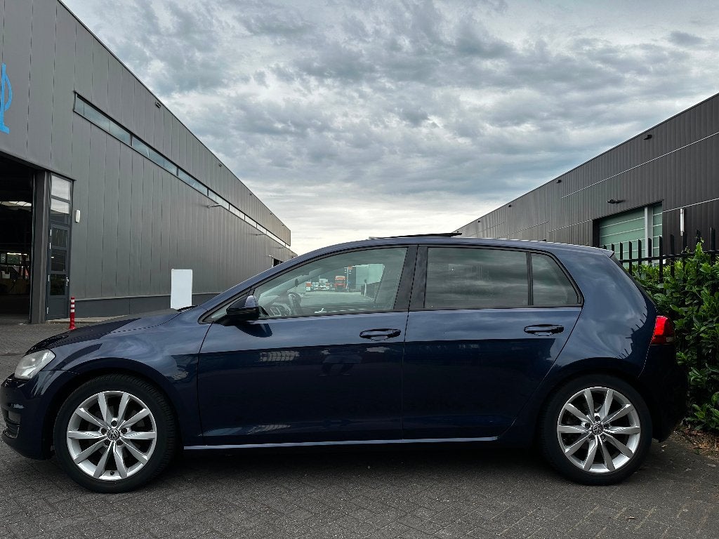 VW Golf 1.4 TSI ACT Highline 140PK PANO/DSG, NAP/TREKHAAK, Auto's, Euro 5, Zwart, 4 cilinders, Blauw
