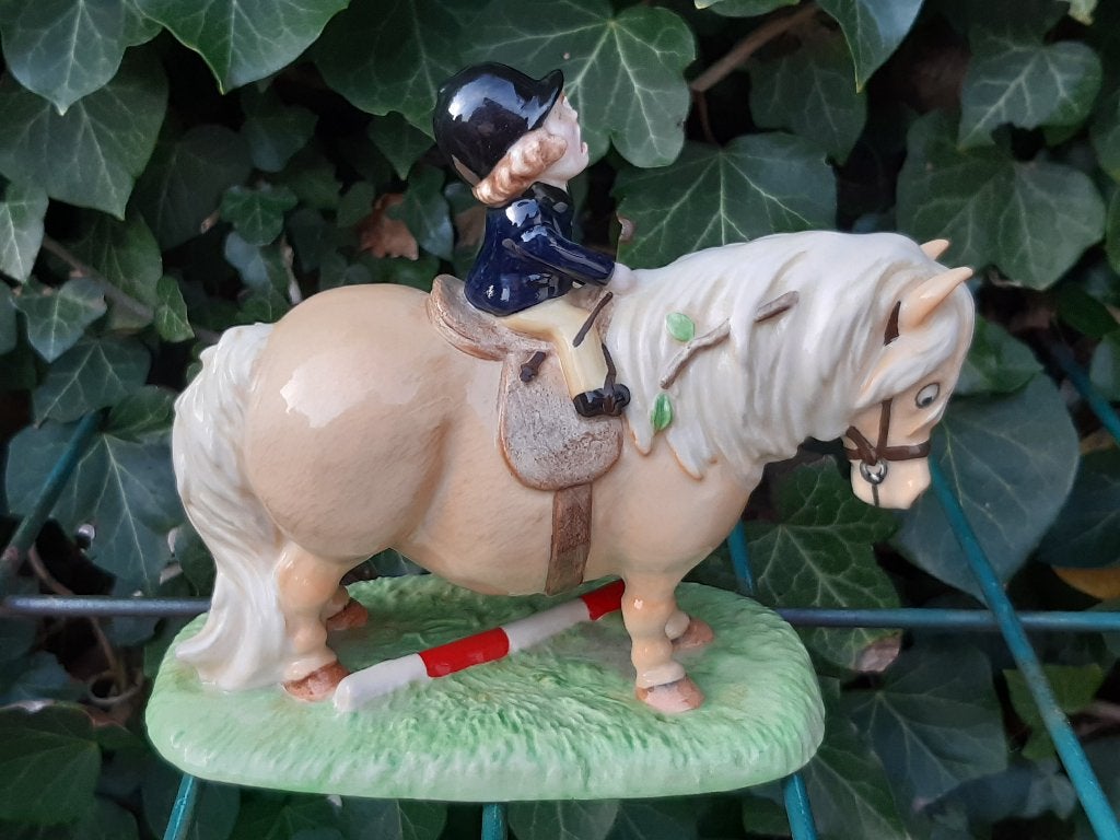 Thelwell paard beeld Royal Doulton porcelein "losing hurts", Verzamelen, Beelden en Beeldjes, Ophalen of Verzenden, Zo goed als nieuw