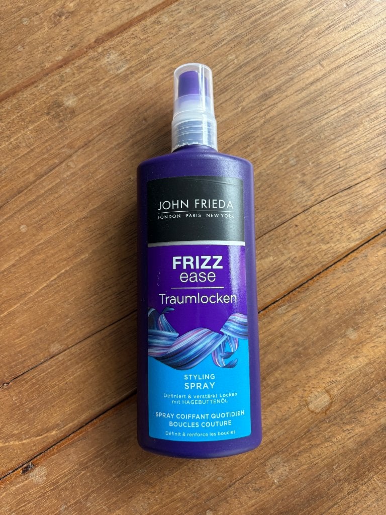 John Frieda Frizz Ease Dream Curls Styling Spray 200ML €6,95, Ophalen of Verzenden, Nieuw, Gel, Wax, Haarlak of Mousse
