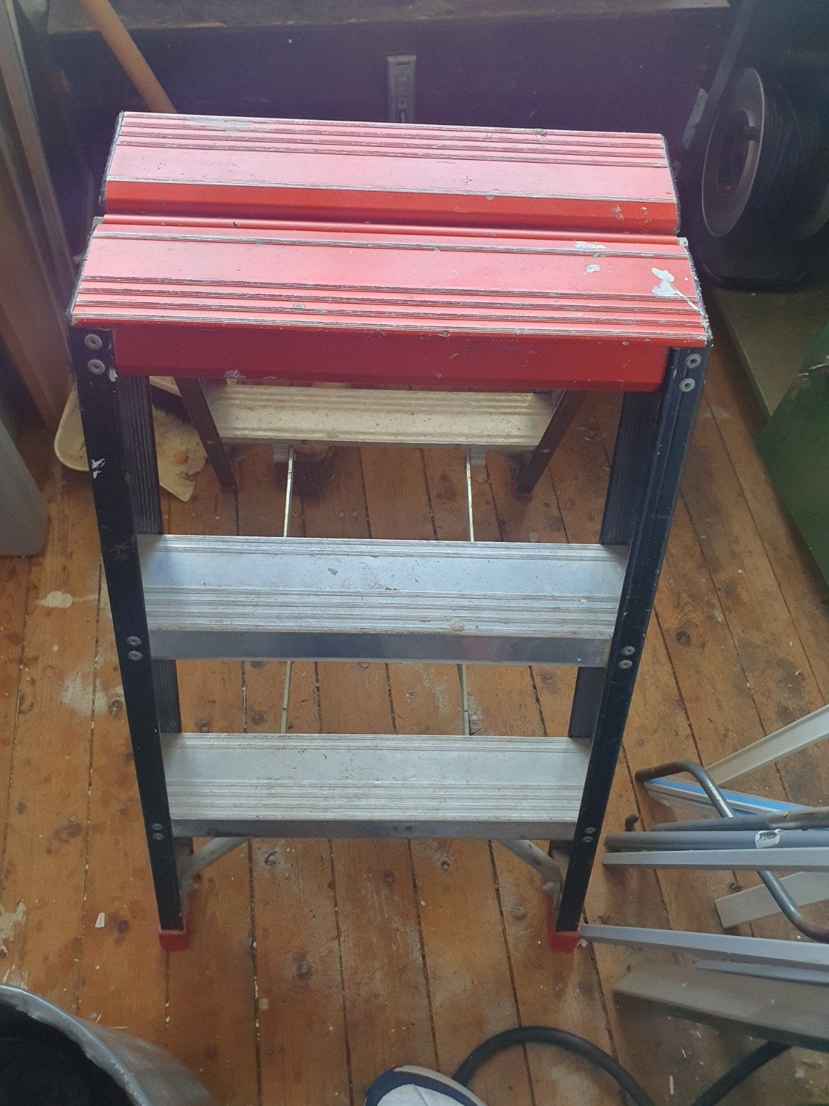 Te koop: stevige trap in nette staat, Ophalen of Verzenden, Zo goed als nieuw, Minder dan 2 meter