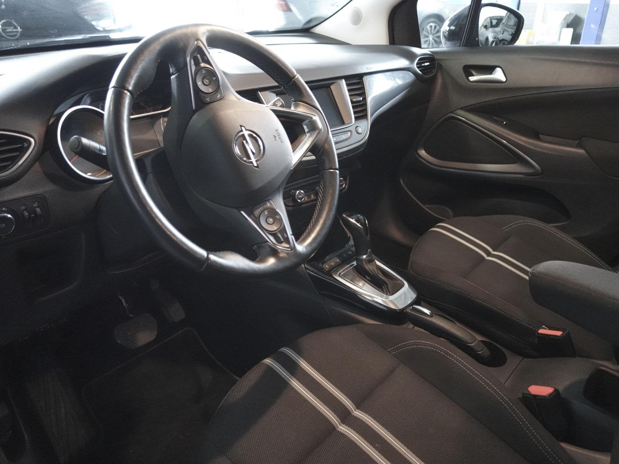 Opel Crossland 1.2 Turbo 130pk AUT. Elegance Navigatie Apple, Auto's, Gebruikt, 1199 cc, Bedrijf, 600 kg