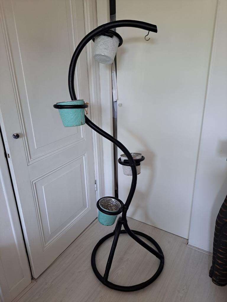 Zwarte bamboe plantenstandaard met 4 houders, Ophalen, Boho, Natuurlijk materiaal, Gebruikt