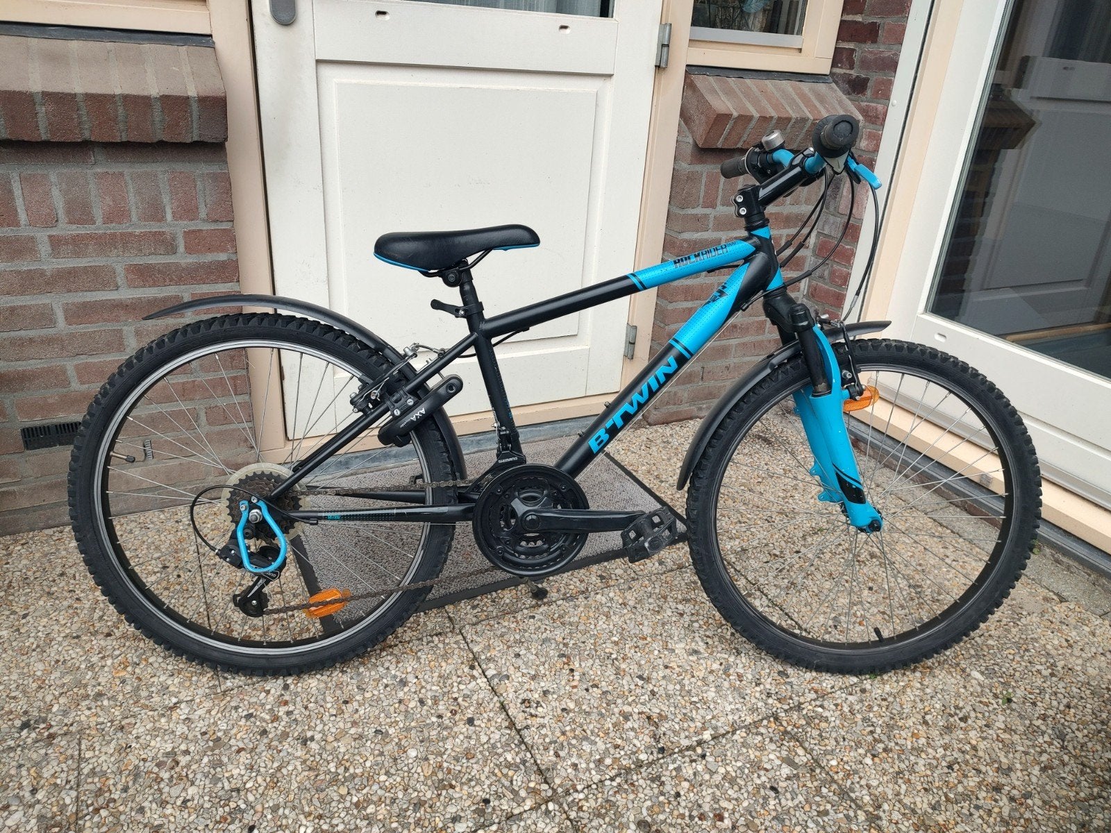 B'Twin Kinderfiets 24 inch - Zwart/Blauw, Ophalen, 20 inch of meer, Gebruikt, Velgrem