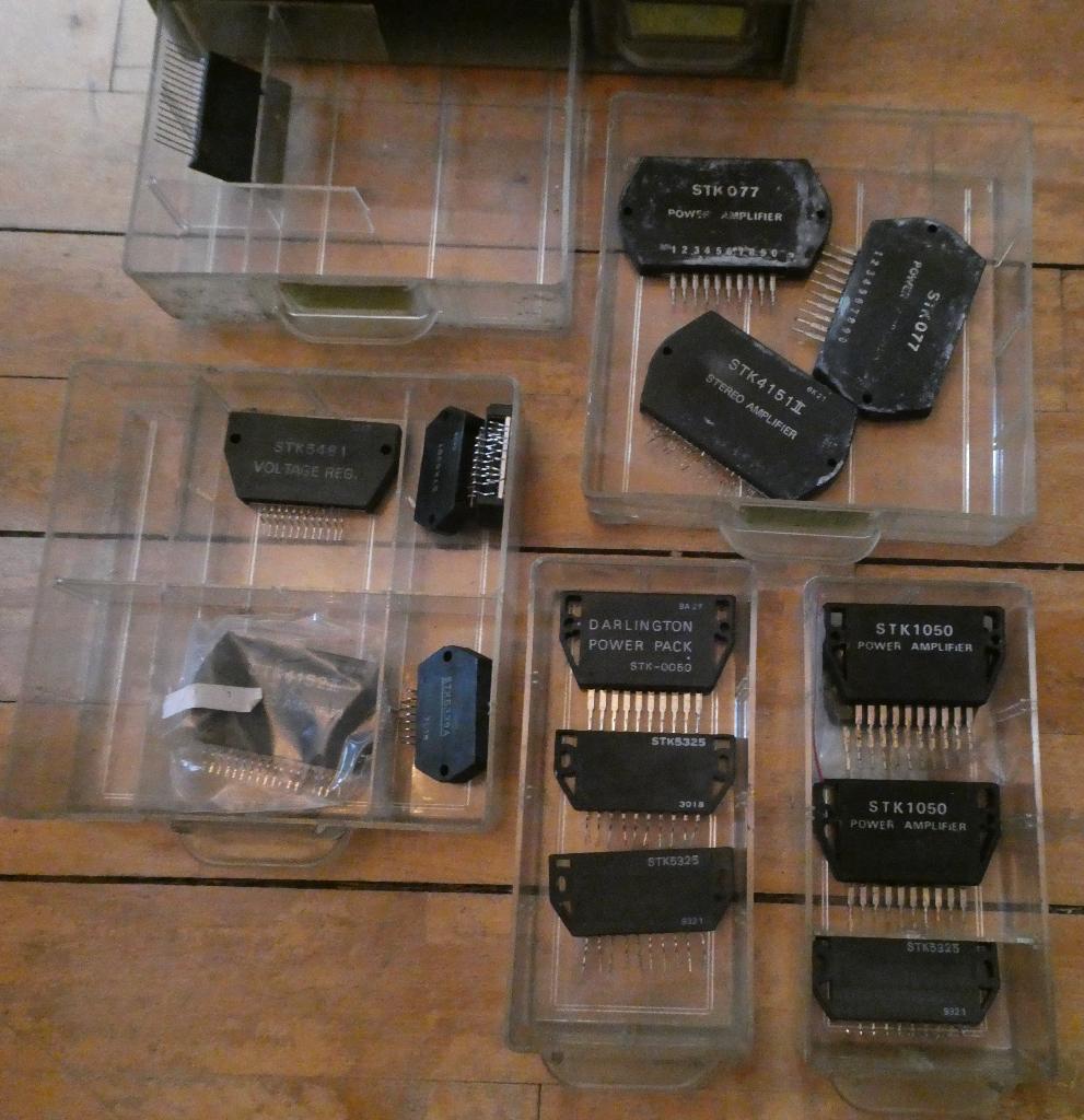 15 stuks Eindversterkers Ic's Video  Audio vintage Retro, Ophalen of Verzenden, Zo goed als nieuw