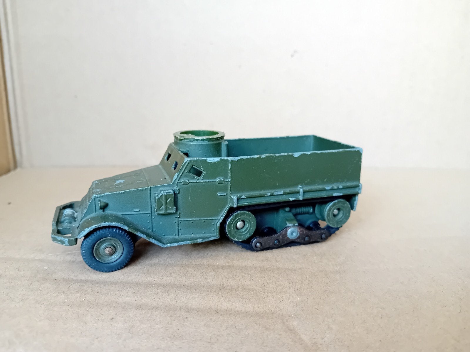 Dinky Toys 822 Half Track, Ophalen of Verzenden, Gebruikt, Bus of Vrachtwagen
