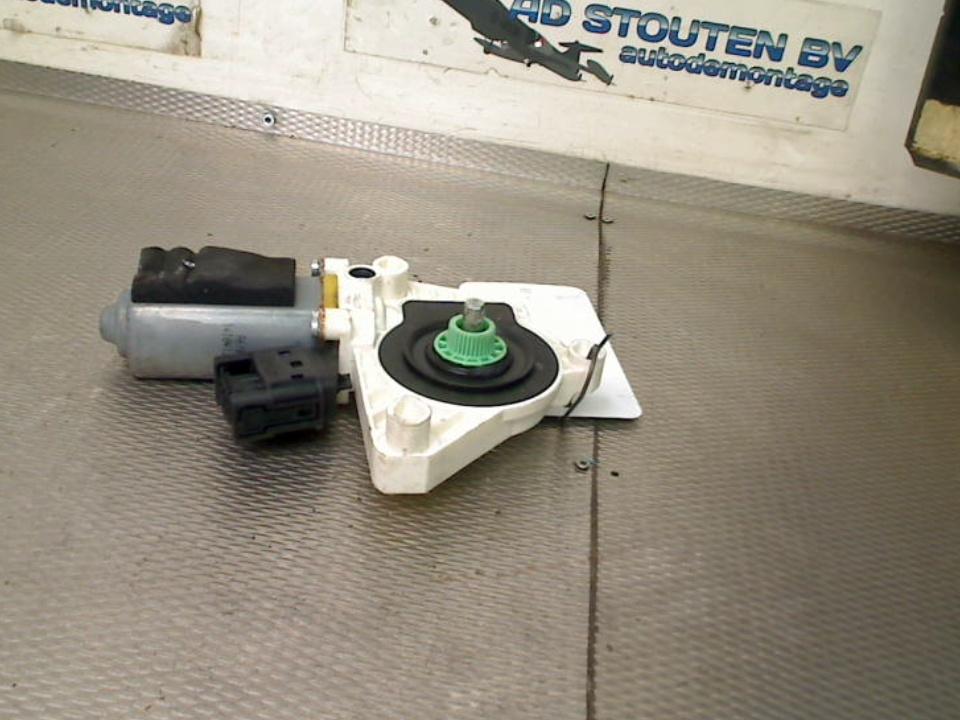 Motor Raammechaniek Rechts Voor CLA (117.3) 2014, Gebruikt, Mercedes-Benz AG, Mercedes-Benz, Mercedesstraße 120, Stuttgart 70372, , Duitsland