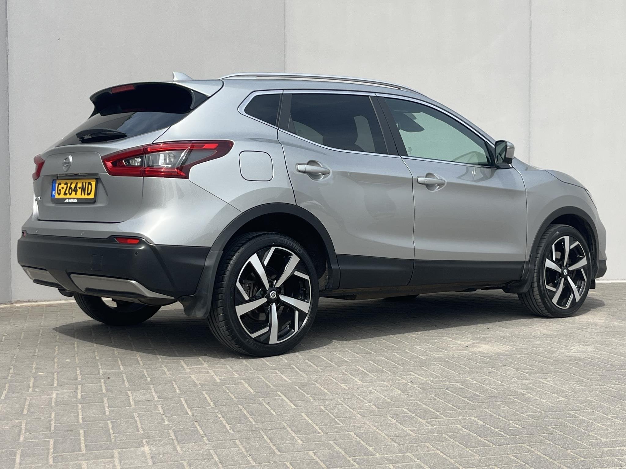 Nissan Qashqai 1.3 DIG-T Tekna + / Dealeronderhouden / Panor, Gebruikt, Euro 6, 4 cilinders, 1290 kg