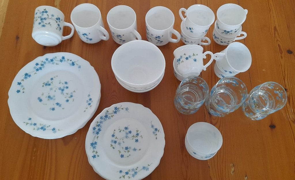 Vintage bloemetjes servies Arcopal (Frankrijk), Ophalen, Gebruikt, Landelijk/Boerenbont, Aardewerk