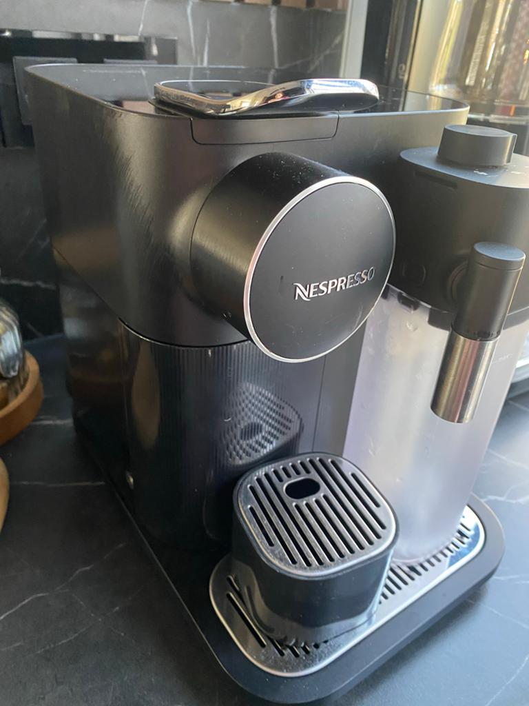 Nespresso De'Longhi Gran Lattissima EN659B Koffiemachine, Witgoed en Apparatuur, Koffiezetapparaten, Koffiemachine, Ophalen of Verzenden