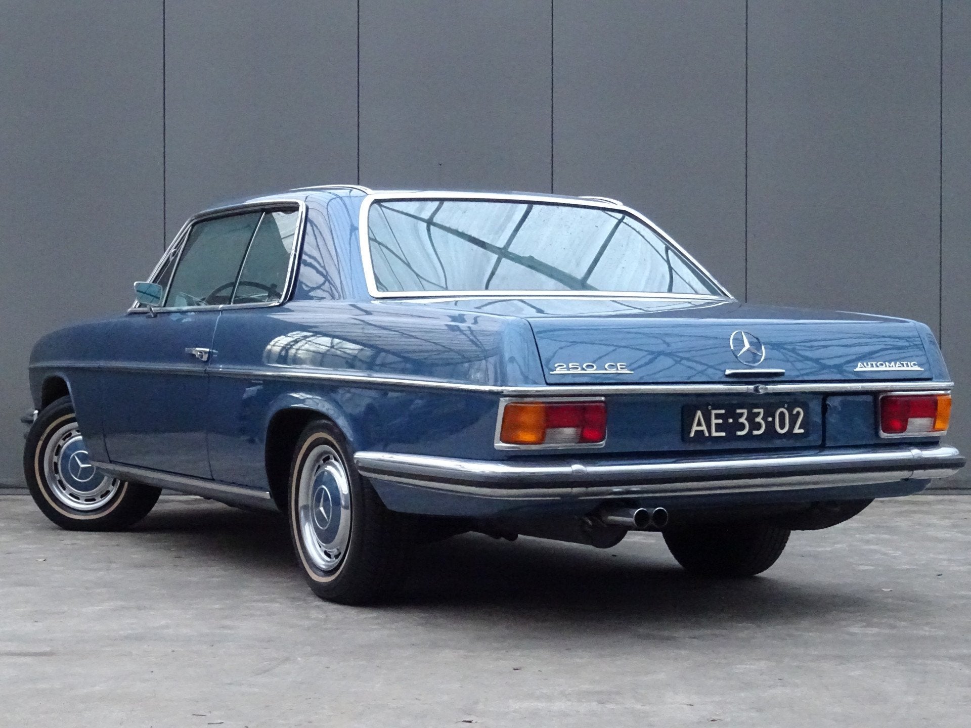 Mercedes-Benz 200-280 (W114) 250 C * GRATIS RIJDEN* !, Auto's, Oldtimers, Automaat, Achterwielaandrijving, 2496 cc, Blauw