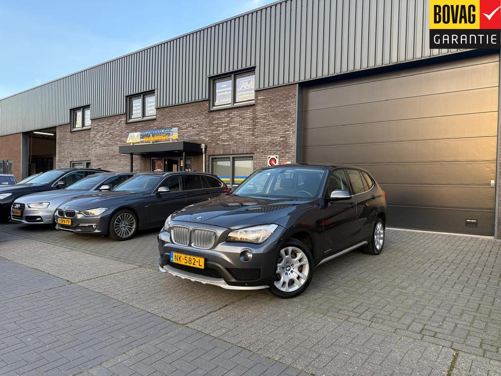 BMW X1 sDrive18d Executive | 1E EIGENAAR | 12MND GARANTIE |, Auto's, Euro 5, Zwart, Parkeersensor, Bedrijf