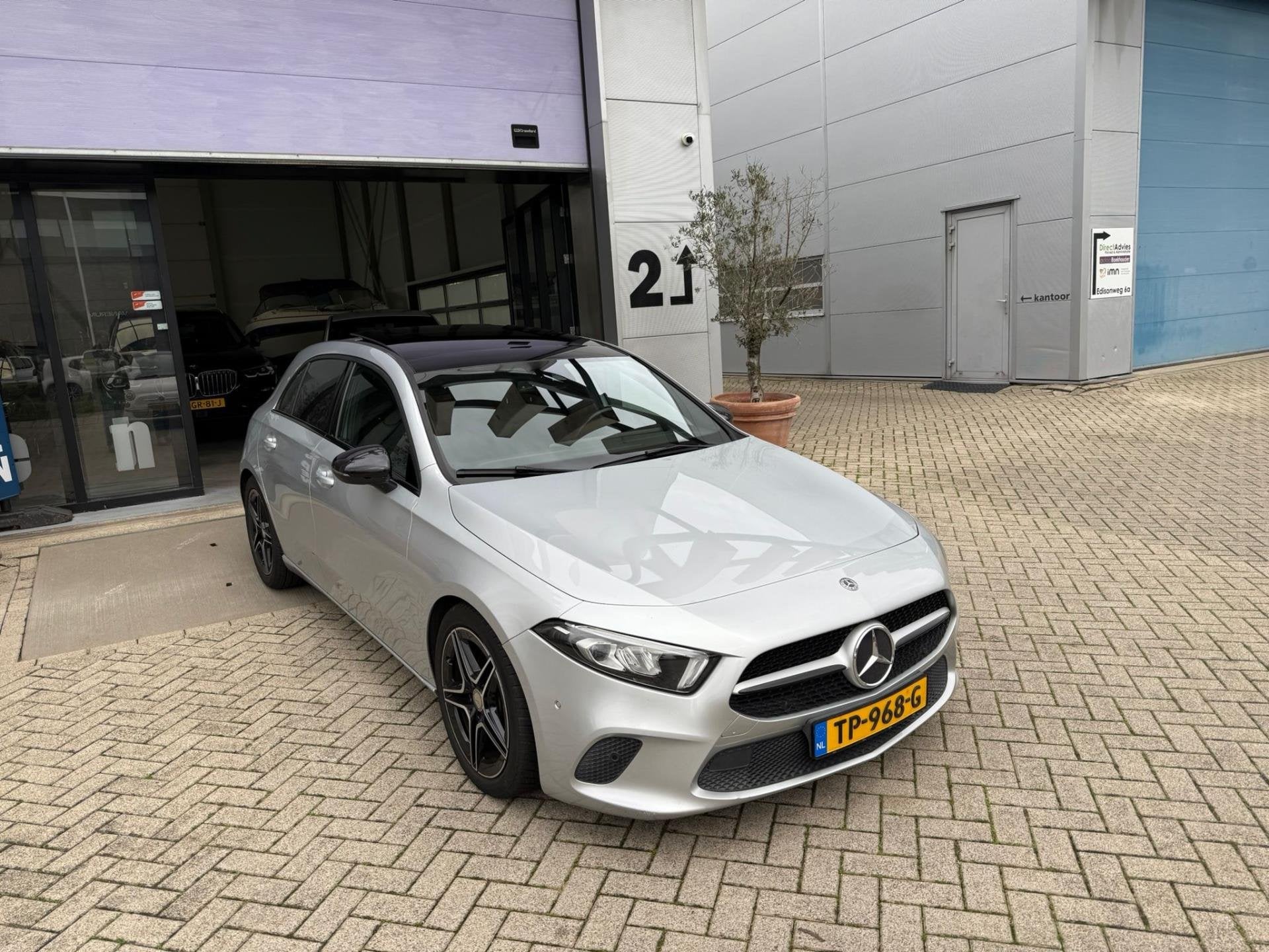 Mercedes-Benz A-klasse 200 PANO! LED! CARPLAY! NAP! INRUIL M, Auto's, Dealer onderhouden, Gebruikt, 4 cilinders, Leder en Stof