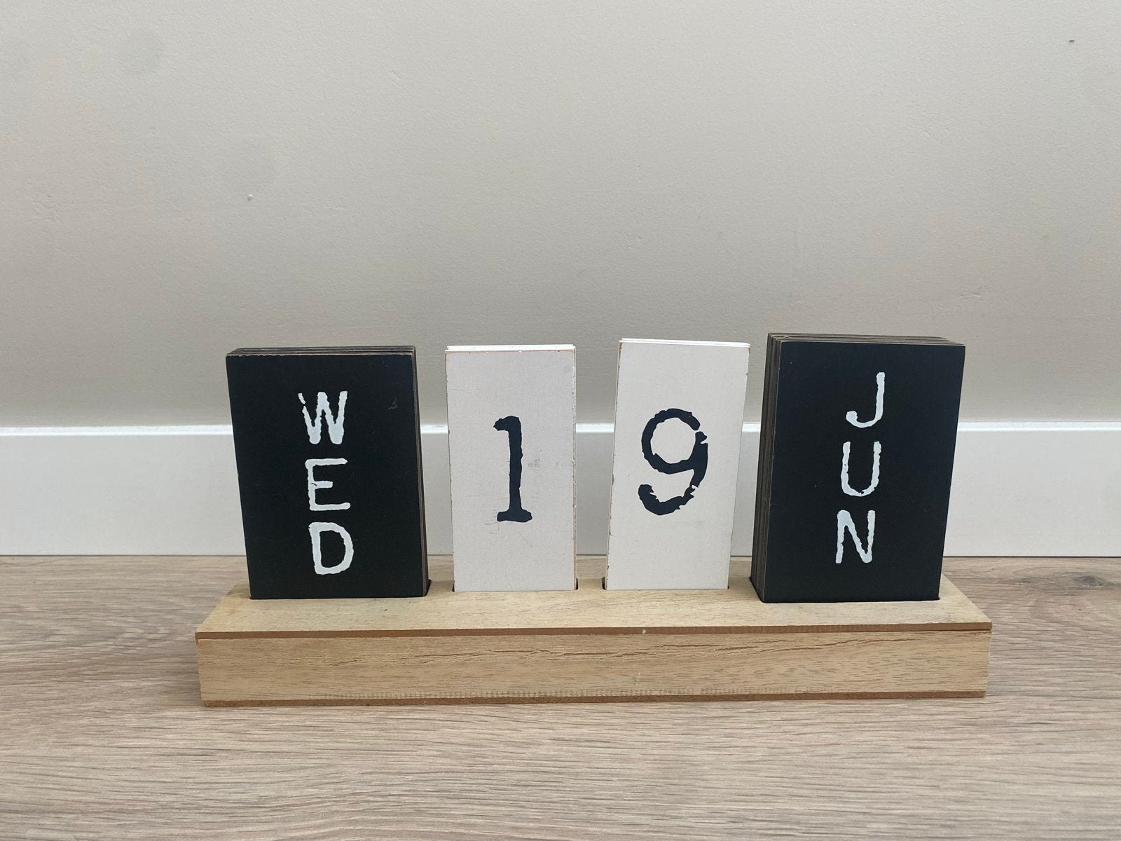 Houten kalender, Ophalen of Verzenden, Dagkalender, Zo goed als nieuw
