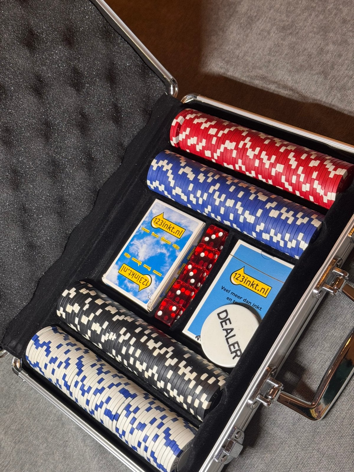 Complete pokerset / 200 pokerchips aluminium koffer, Vijf spelers of meer, Ophalen of Verzenden, Zo goed als nieuw
