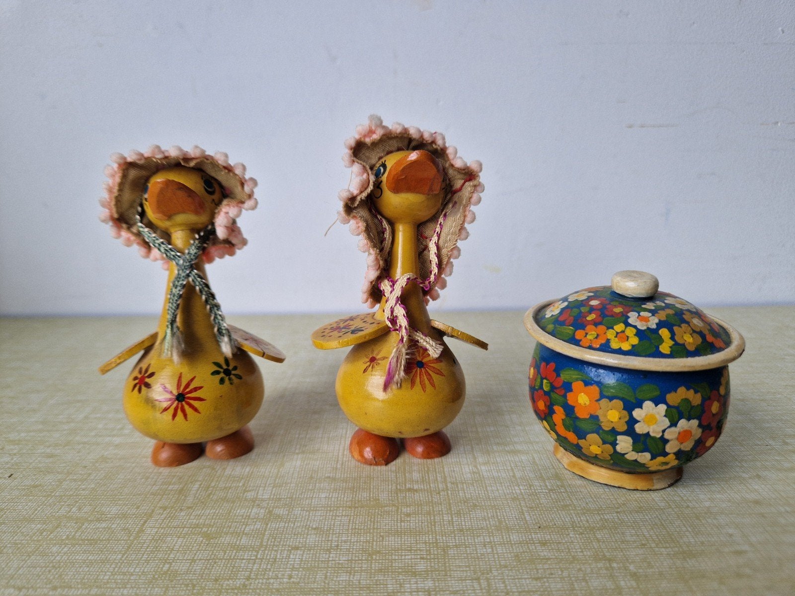 vintage folklore erzgebirge eendjes en houten doosje, Ophalen of Verzenden, Gebruikt, Poppenhuis