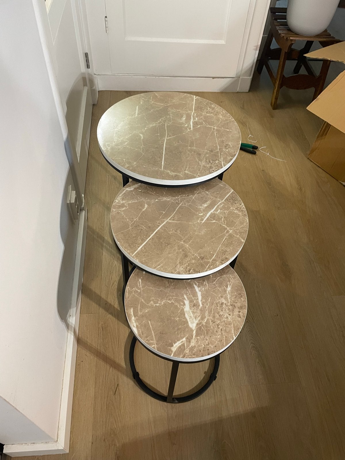 Nieuwe bijzettafels set marmerlook lichtbruin/grijs, Antiek en Kunst, Ophalen of Verzenden