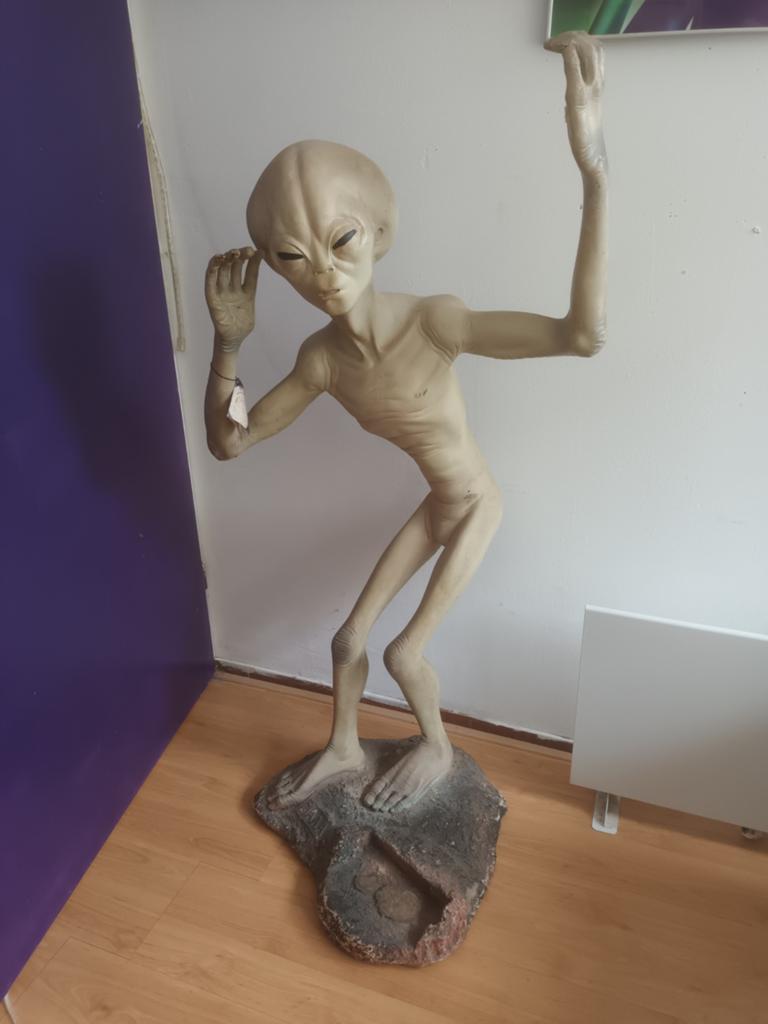 YAB Levensgrote Alien Pop / Beeld met Origineel Kaartje, Antiek en Kunst, Ophalen, Overige onderwerpen, Kunststof, Handgemaakt