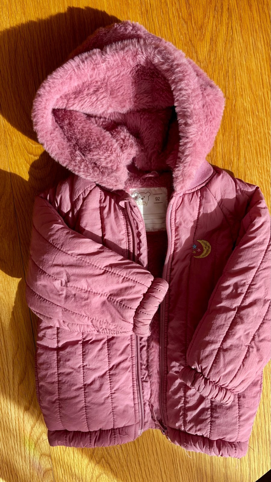 Roze winterjas met capuchon maat 92 - Stay Wild Moon Child, Ophalen of Verzenden, Gebruikt, Meisje, Jas