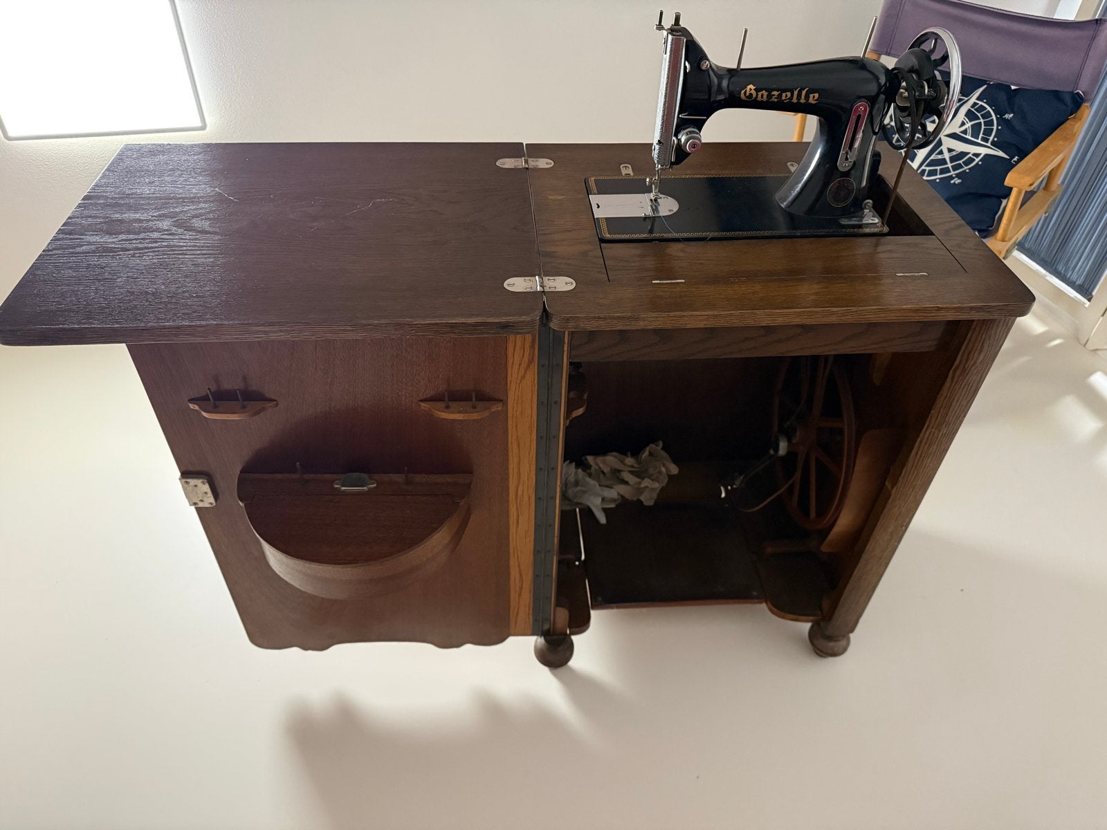 Antieke Gazelle Naaimachine - Voet- & Elektrisch Bedienbaar, Ophalen of Verzenden
